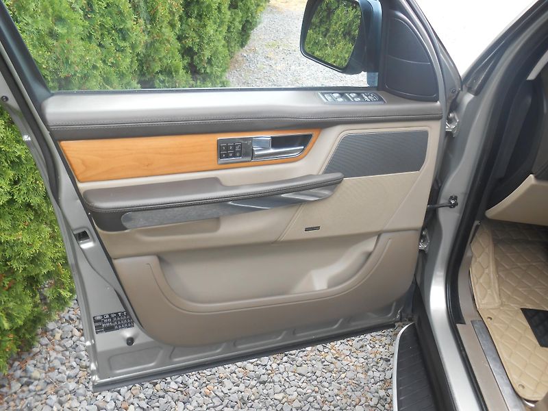 Land Rover Range Rover Sport 3.0D,180KW,4x4,XENONY,Tažné! - fotka 28 z 48