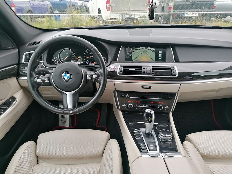 BMW Řada 5 (2014) GT 530d xDrive M-paket - fotka 8 z 40
