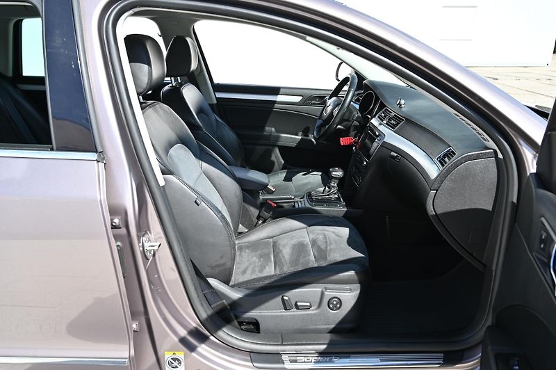 Škoda Superb 2.0TDI 125KW rezervace 3/2011 - fotka 24 z 43