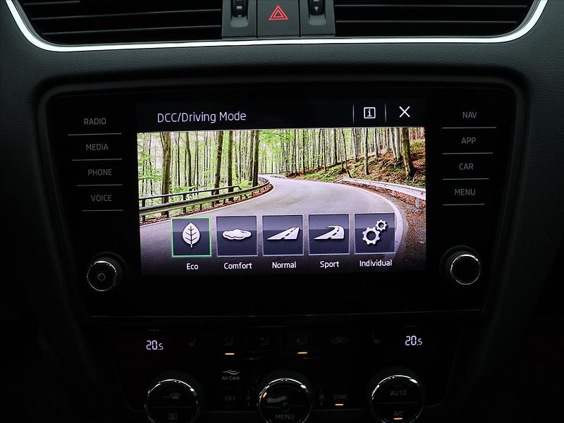 Škoda Octavia 2,0 TDI 110kW DSG Style LED - fotka 18 z 26
