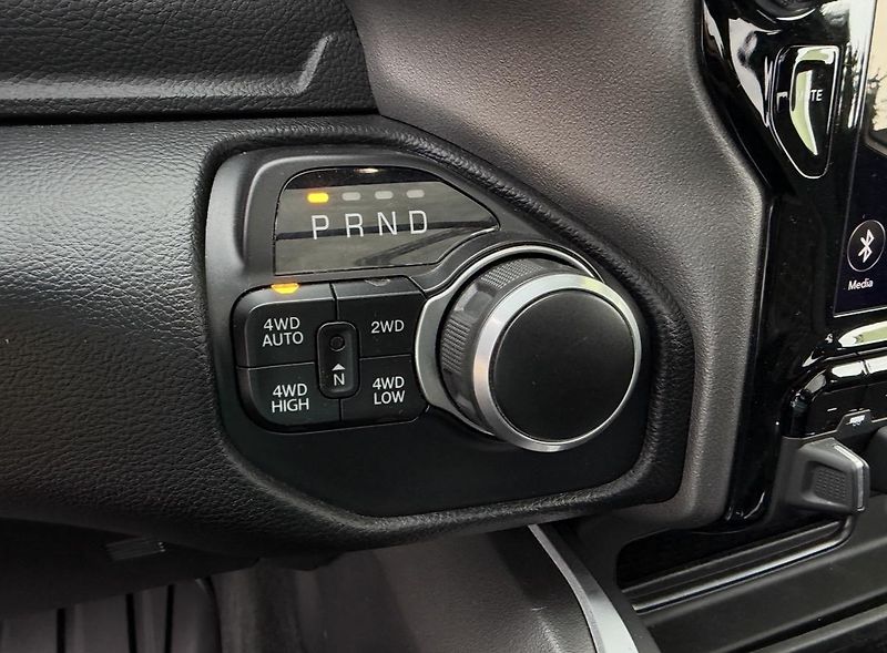 Dodge RAM (2021) +HEMI+LPG+OFFROAD PAKET+ - fotka 19 z 24