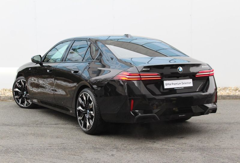 BMW Řada 5 540d xDrive Sedan - fotka 8 z 23