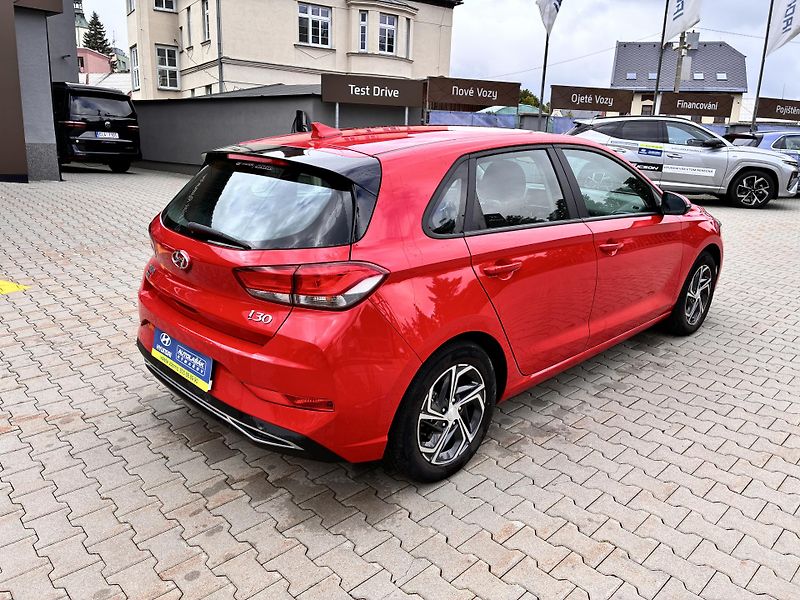 Hyundai i30 1.5DPi 81kW COMFORT 16.000km!! - fotka 7 z 21