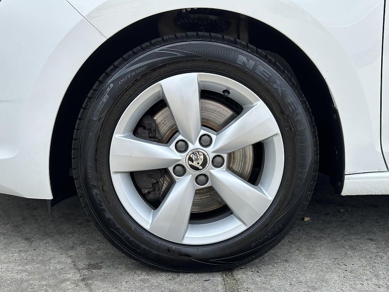 Škoda Rapid 1.2TSi Ambition PLUS 105PS Spa - fotka 8 z 30