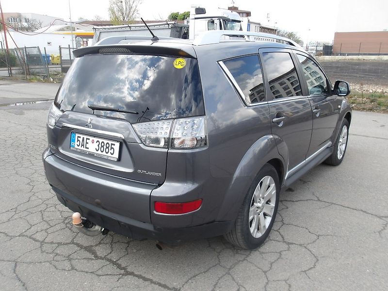 Mitsubishi Outlander 2,3i LPG+BENZIN  AUTOMAT !!! - fotka 10 z 31