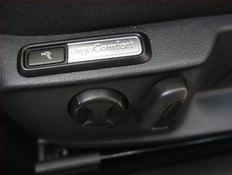 Volkswagen Passat (2019) 1.5 TSI, Tempomat - fotka 25 z 25