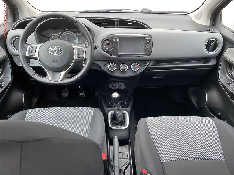 Toyota Yaris (2014) 1.0VVT-i, Comfort, kamera - fotka 8 z 17