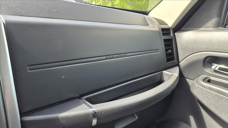 Jeep Cherokee 2,8 CRD L MANUAL ČR - fotka 14 z 18