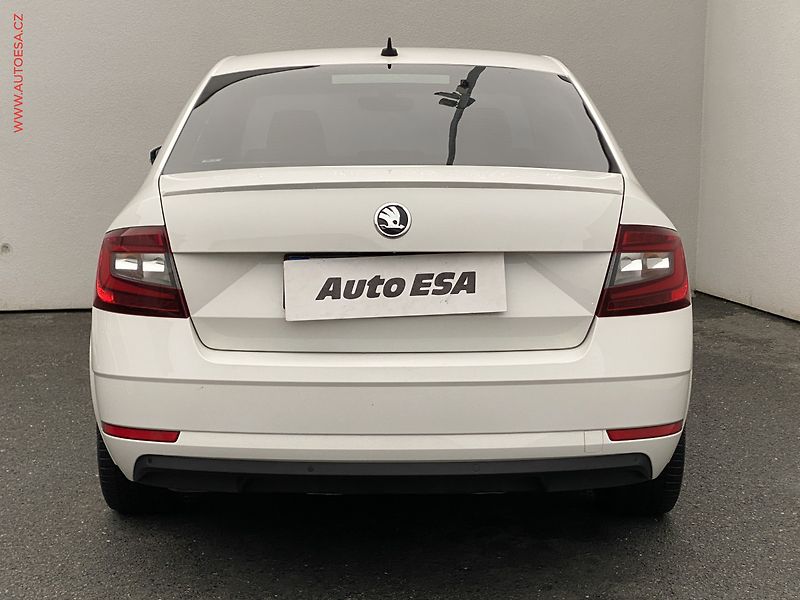 Škoda Octavia (2018) 1.8 TSI, ČR, L&K, DSG, LED - fotka 5 z 19