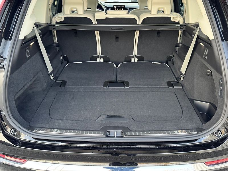 Volvo XC90 (2025) PLUS T8, ventilace, kamery 360 - fotka 17 z 22