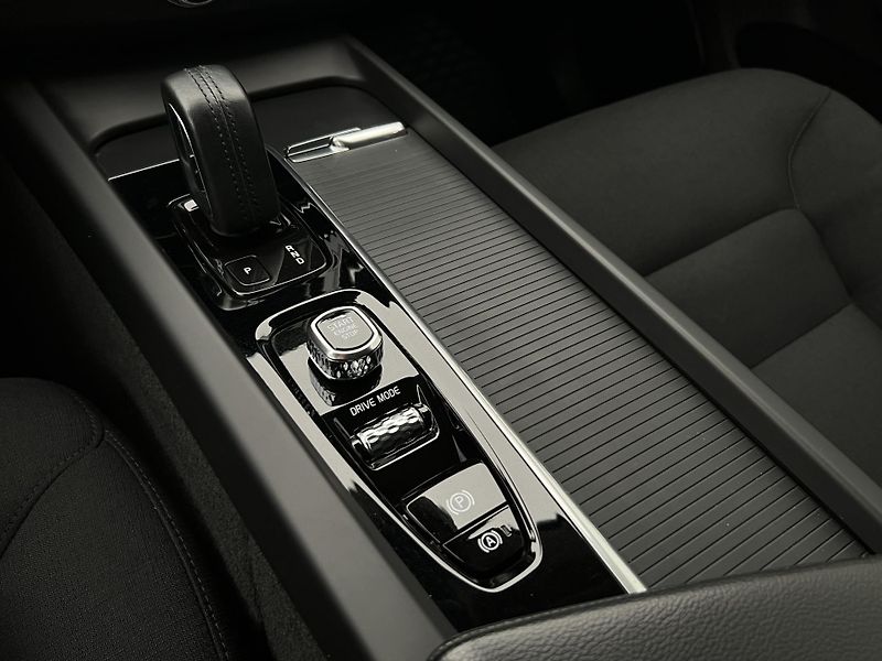 Volvo XC60 B4 MOMENTUM - fotka 26 z 46