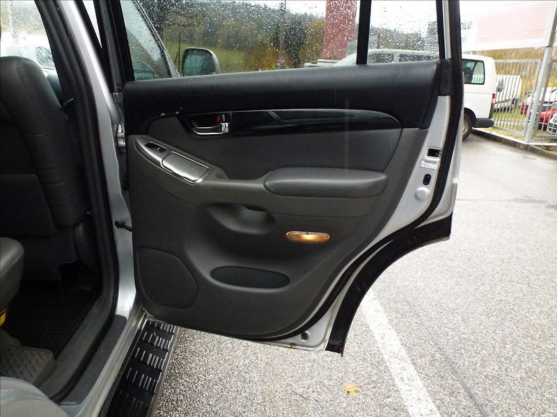 Toyota Land Cruiser 3,0 120 D4-D Lux+ Automat - fotka 25 z 58