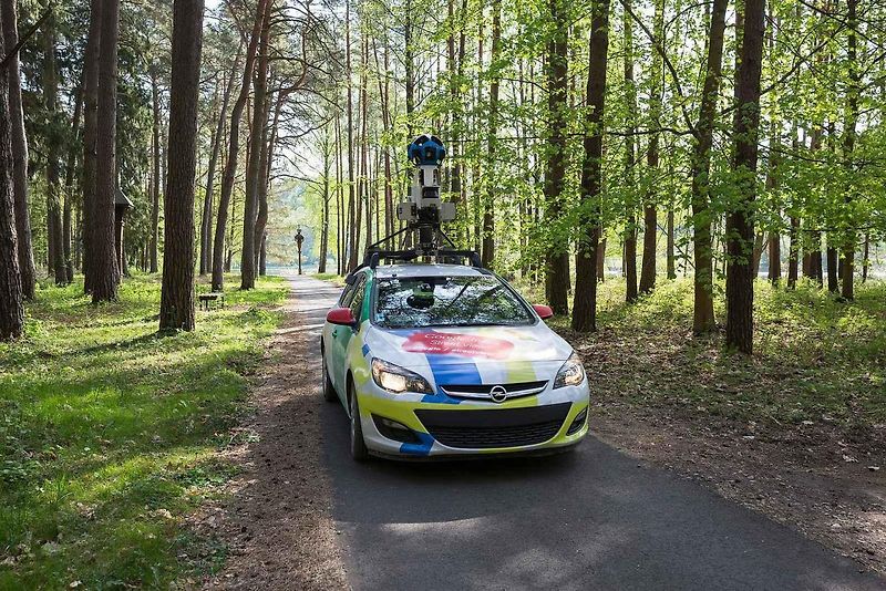 V Evropě se pro pořizování záznamů Street View map použivají vozy Opel Astra. Pracovní agentura pro tuto práci láká i Čechy.