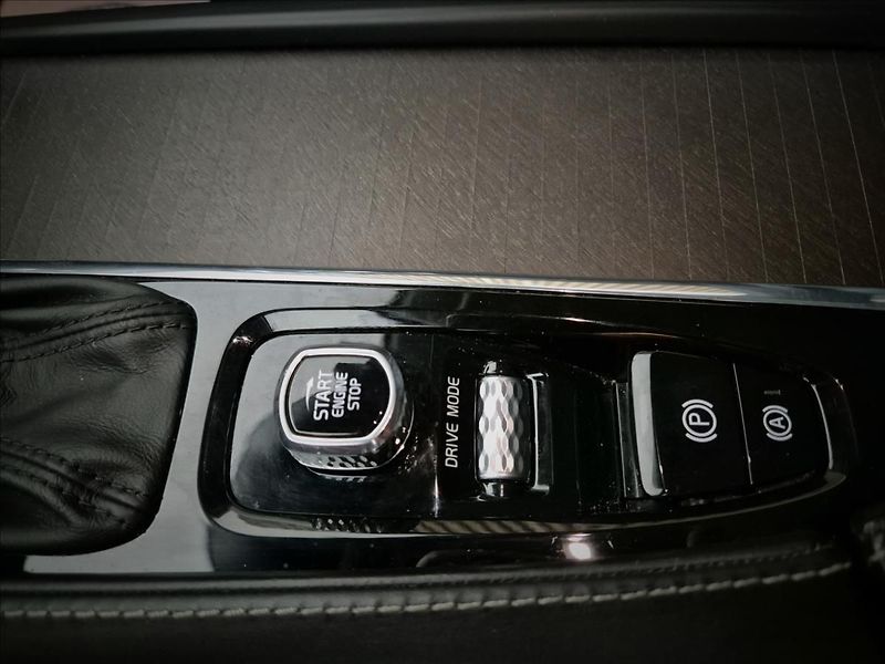 Volvo V90 CC D5 AWD Drive-E Pro POLESTAR - fotka 27 z 46