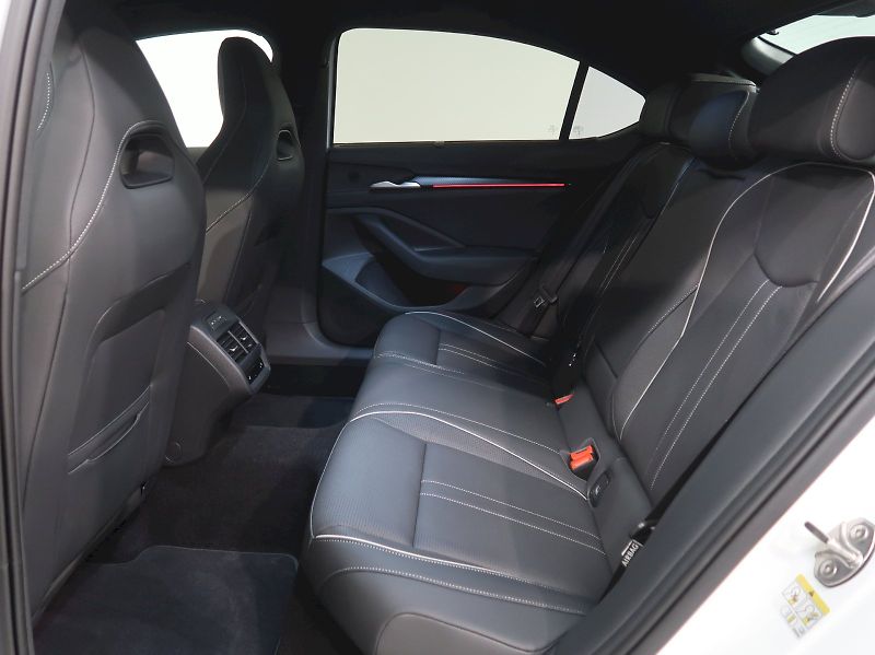 Škoda Superb (2026) SPORTLINE 2.0TDI 142KW 4x4 DSG - fotka 17 z 48