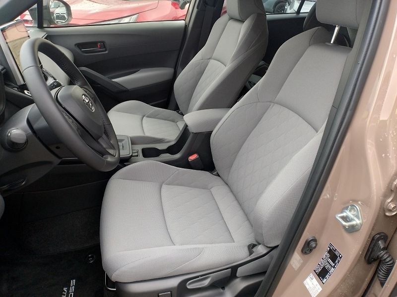 Toyota Corolla Cross (2026) 1.8 FHEV Comfort Business+ - fotka 9 z 17