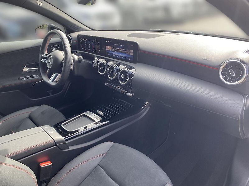 Mercedes-Benz Třídy A A 200d AMG - fotka 17 z 25