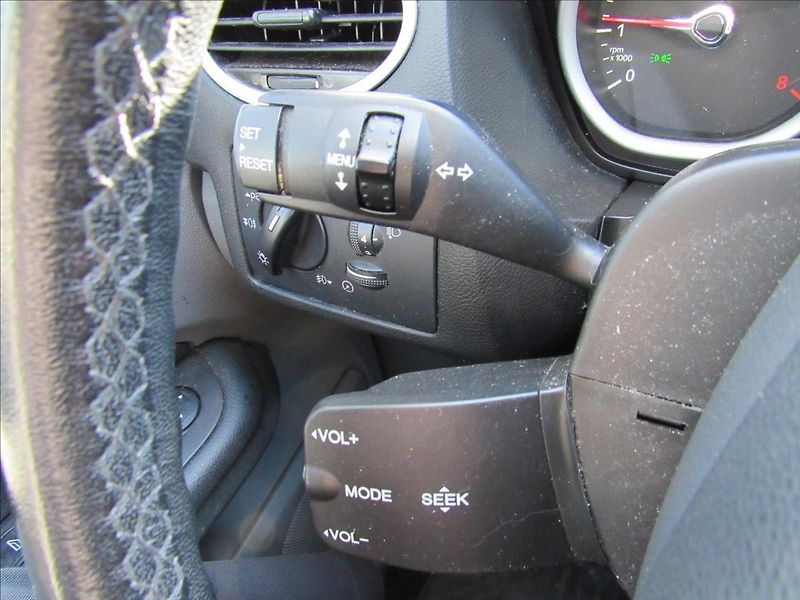 Ford Focus 1,6 74kW Combi - fotka 19 z 24