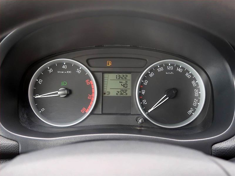 Škoda Fabia (2008) Ambiente 1.2 12V - fotka 11 z 13
