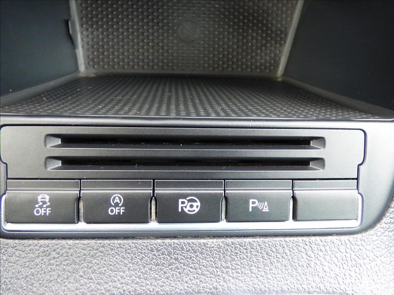 Volkswagen Tiguan 1,4 TSI 90KW SPORT - fotka 23 z 50
