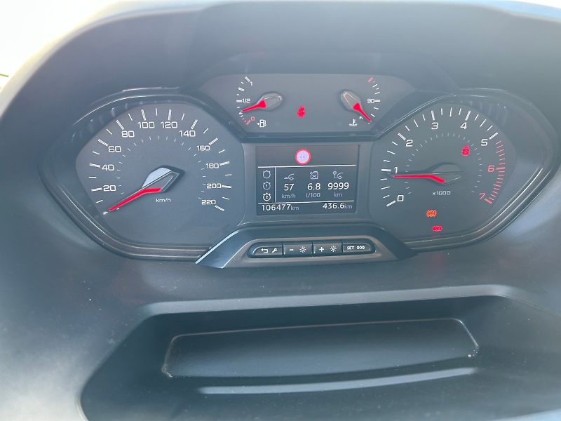 Peugeot Rifter (2022) 1,5 Blue HDI 75kW - fotka 16 z 22