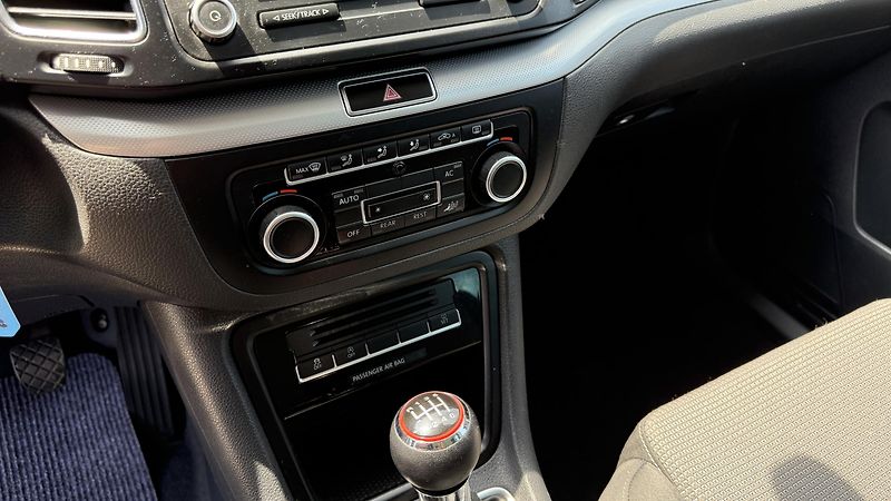 Volkswagen Sharan (2012) 2.0TDi*103kW*7MÍST*BLUE-MOTION - fotka 16 z 26
