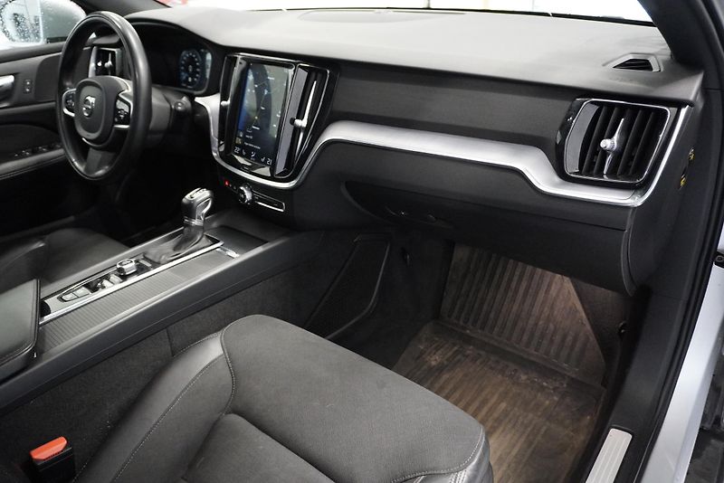 Volvo V60  CROSS COUNTRY D4 POLESTAR 4X4 - fotka 29 z 30