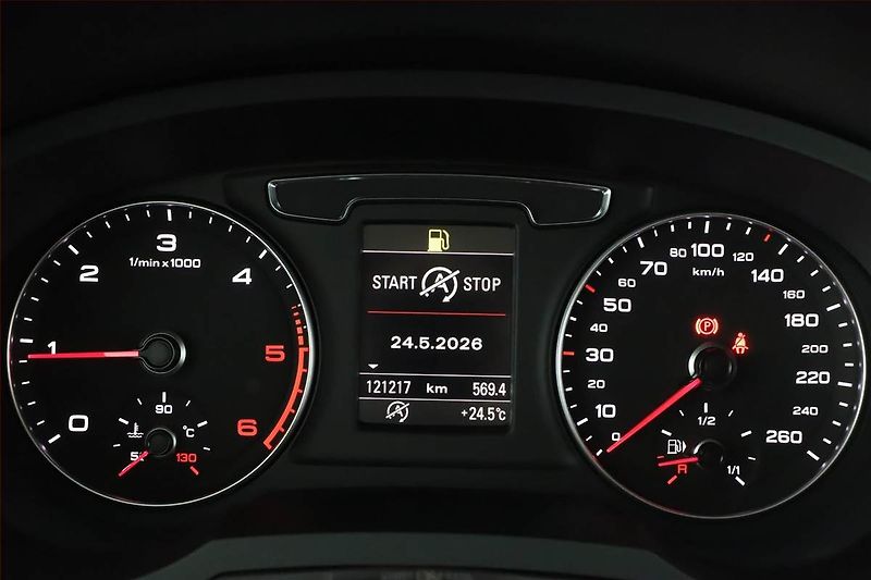 Audi Q3 (2015) 2.0 TDI, 4X4, Navi, Bi-Xenony - fotka 10 z 19