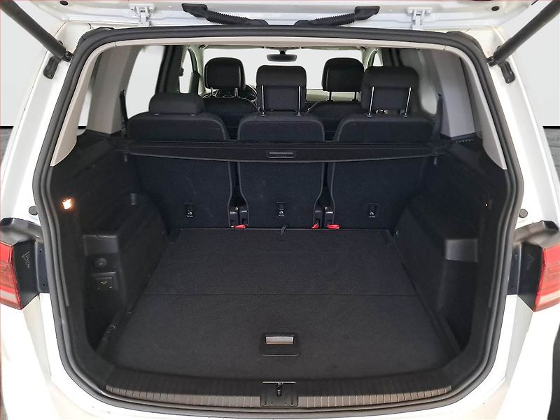 Volkswagen Touran (2018) R-Line 1.5 TSI - fotka 14 z 21