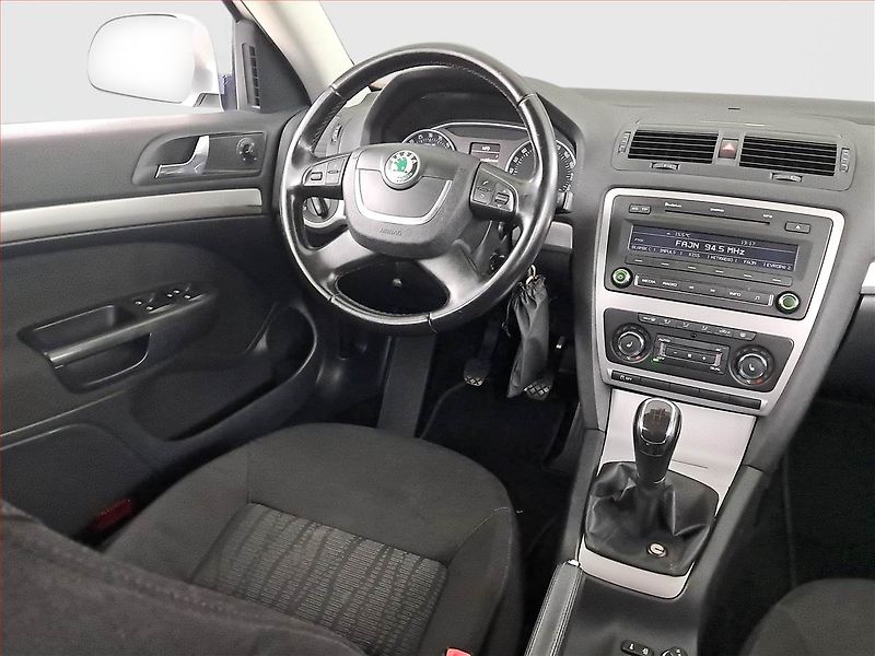 Škoda Octavia (2011) Elegance 1.9 TDI, Tempomat - fotka 7 z 20