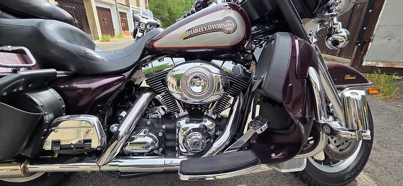 Harley-Davidson FLHTCU Ultra Classic Electra Glide (2006) Model 2007 - fotka 12 z 15