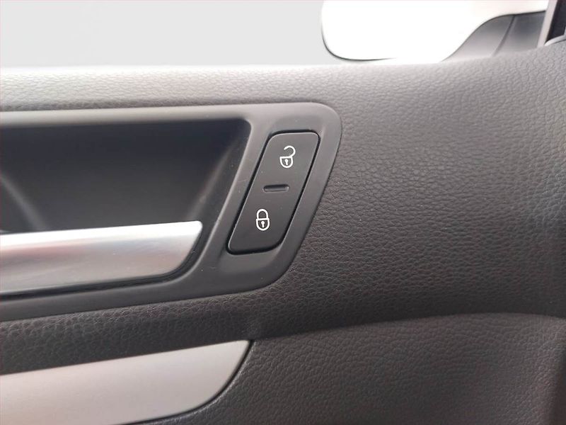 Volkswagen Golf (2013) Highline 1.6 TDI, Automat - fotka 19 z 22