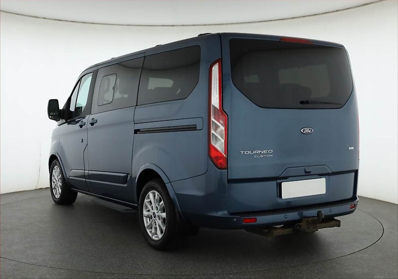 Ford Tourneo Custom (2018) Titanium 2.0 EcoBlue, ČR - fotka 4 z 21