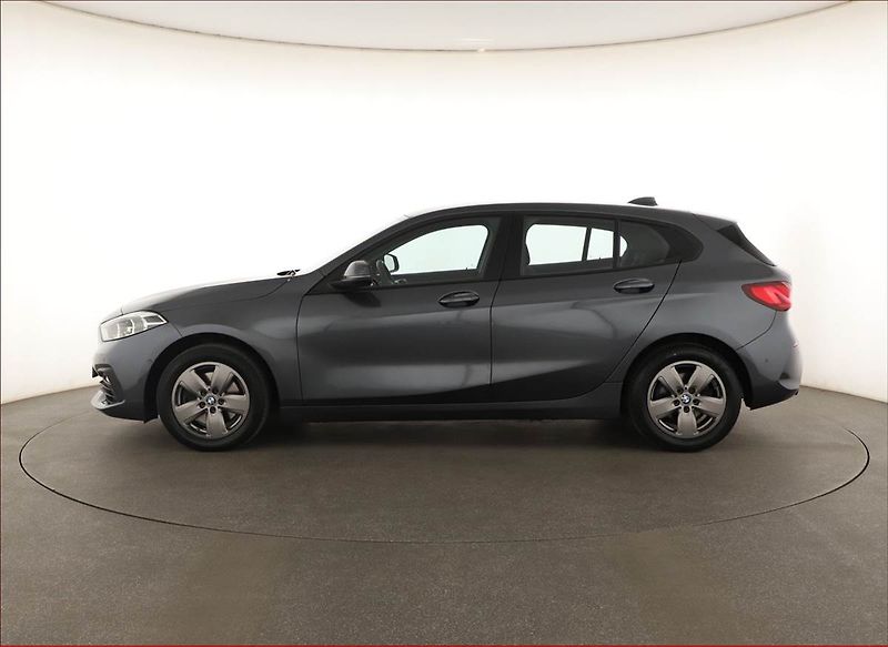 BMW Řada 1 (2020) 116d, Automat, Navi, Tempomat - fotka 3 z 21