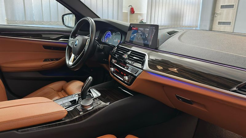 BMW Řada 5 XDIRVE/SPORT LINE/2 SADY GUM - fotka 55 z 55