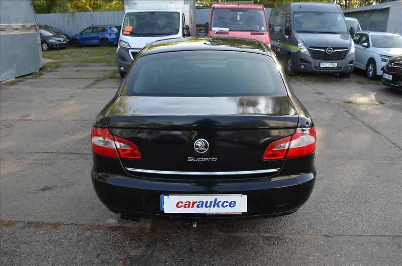 Škoda Superb (2011) 2,0 TDI - fotka 5 z 35