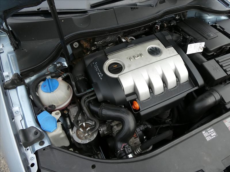 Volkswagen Passat 2,0 TDi 103kW Comfort,NAVI,TZ - fotka 30 z 38