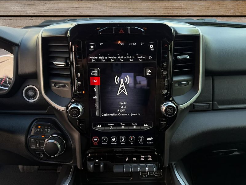 Dodge RAM (2020) +HEMI+OFFROAD PAKET+LOOK26+ - fotka 19 z 23