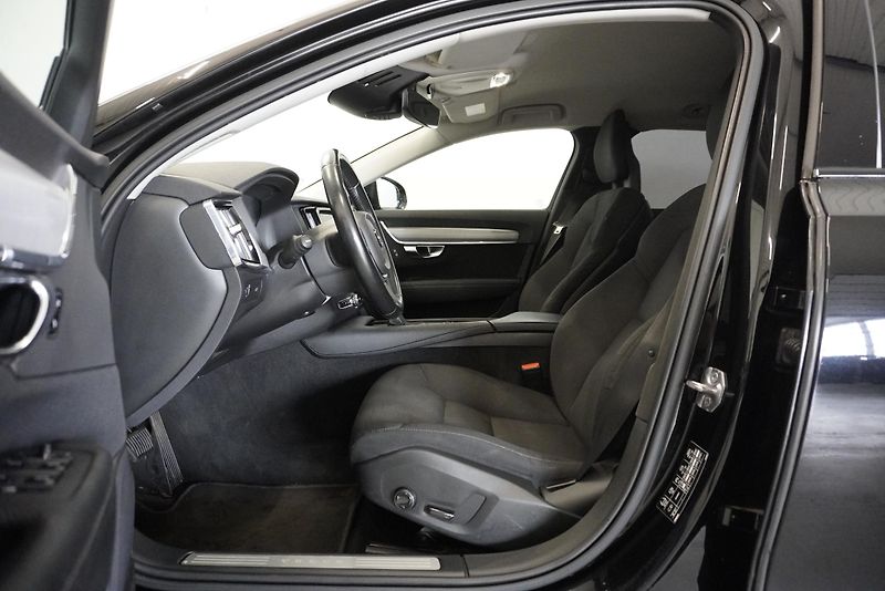 Volvo V90 2.0 D4 MOMENTUM AUTOMAT 8st. - fotka 19 z 31
