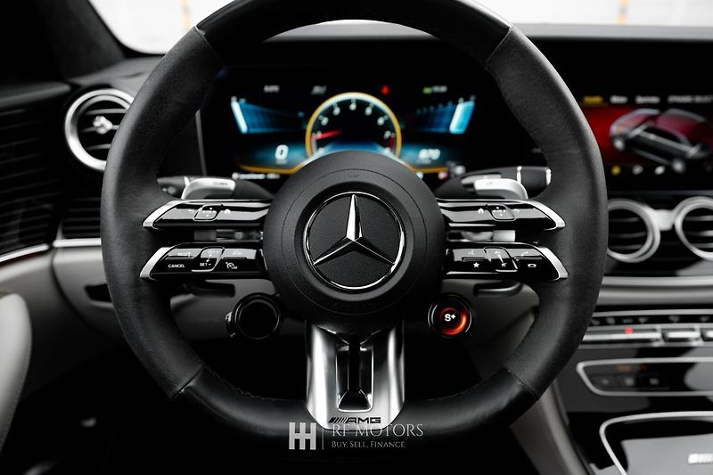 Mercedes-Benz Třídy E (2022) AMG E63 S 4MATIC 450kW - fotka 40 z 56