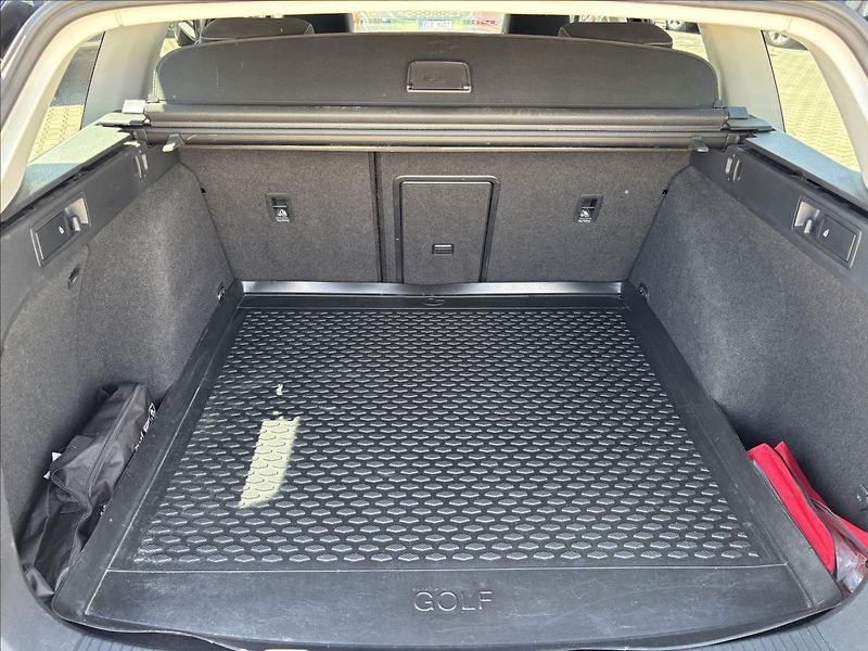 Volkswagen Golf 1,0 TSI 81 kW Comfortline - fotka 11 z 48