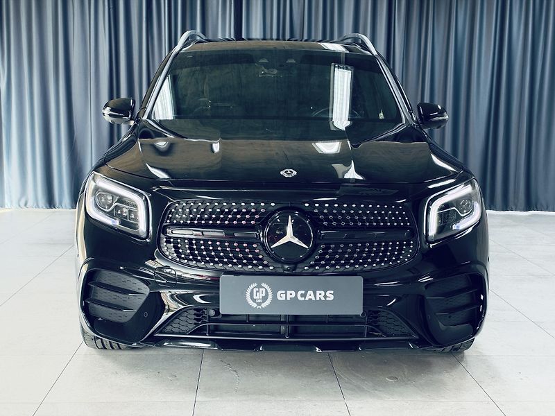 Mercedes-Benz GLB (2020) 220d 4M AMG PANO HUD TAŽNÉ - fotka 2 z 34