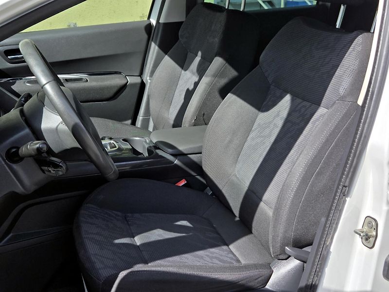 Peugeot 3008 HDi 120kW A/T *SERV.KNÍŽKA     - fotka 27 z 39
