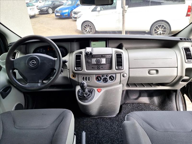 Opel Vivaro 2,5 DCi 8 Míst Webasto 2xKlima - fotka 20 z 31
