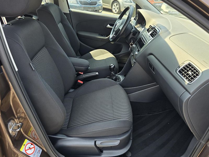 Volkswagen Polo 1.2 TSI 66 KW HIGHLINE - fotka 17 z 20