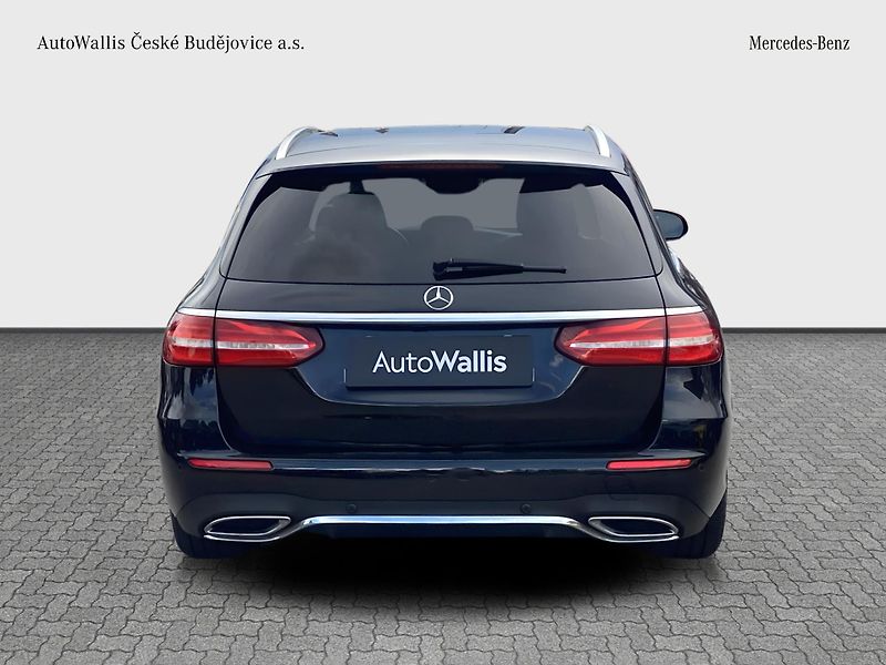 Mercedes-Benz Třídy E E 220d 4M AMG - fotka 4 z 27