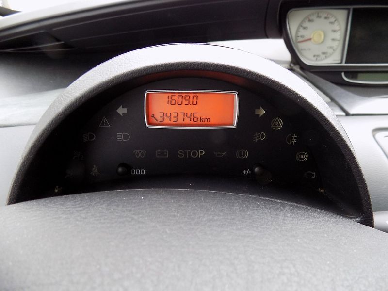 Peugeot 807 (2009) 2.0HDi/7.Míst/NAVI/LED/ - fotka 28 z 36