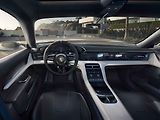 Koncept Porsche Mission E Cross Turismo.