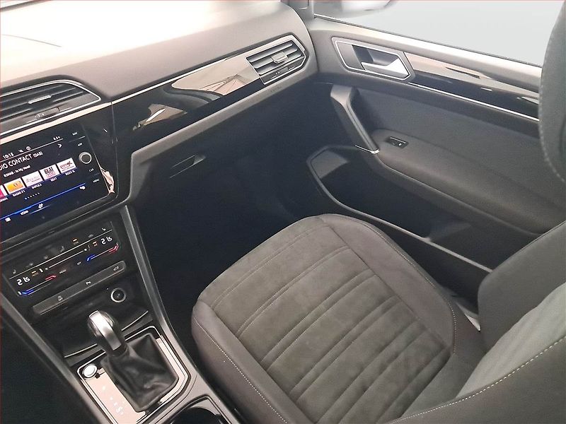 Volkswagen Touran (2023) 1.5 TSI - fotka 8 z 19