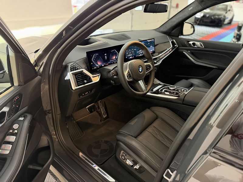 BMW X7 BMW X7 xDrive40d M-Sport  - fotka 17 z 50